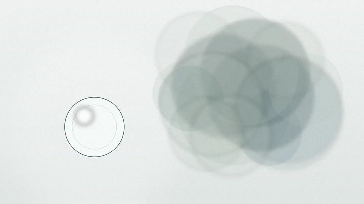 Overlapping translucent discs beside one clear droplet, representing niacinamide saturation.