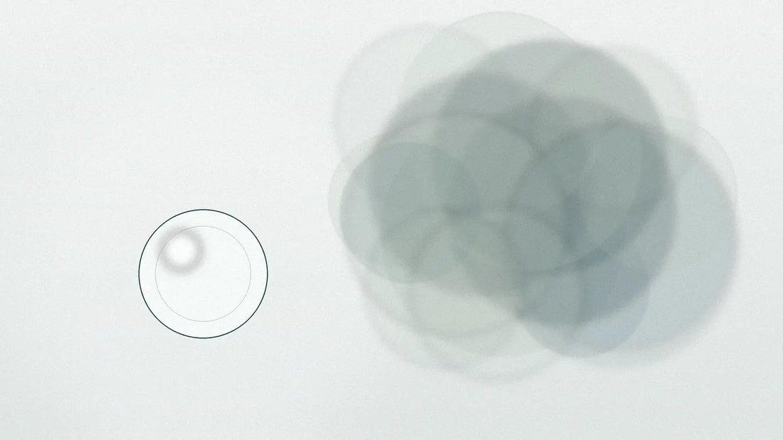 Overlapping translucent discs beside one clear droplet, representing niacinamide saturation.