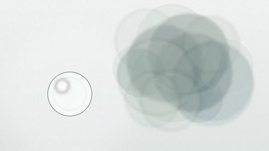 Overlapping translucent discs beside one clear droplet, representing niacinamide saturation.